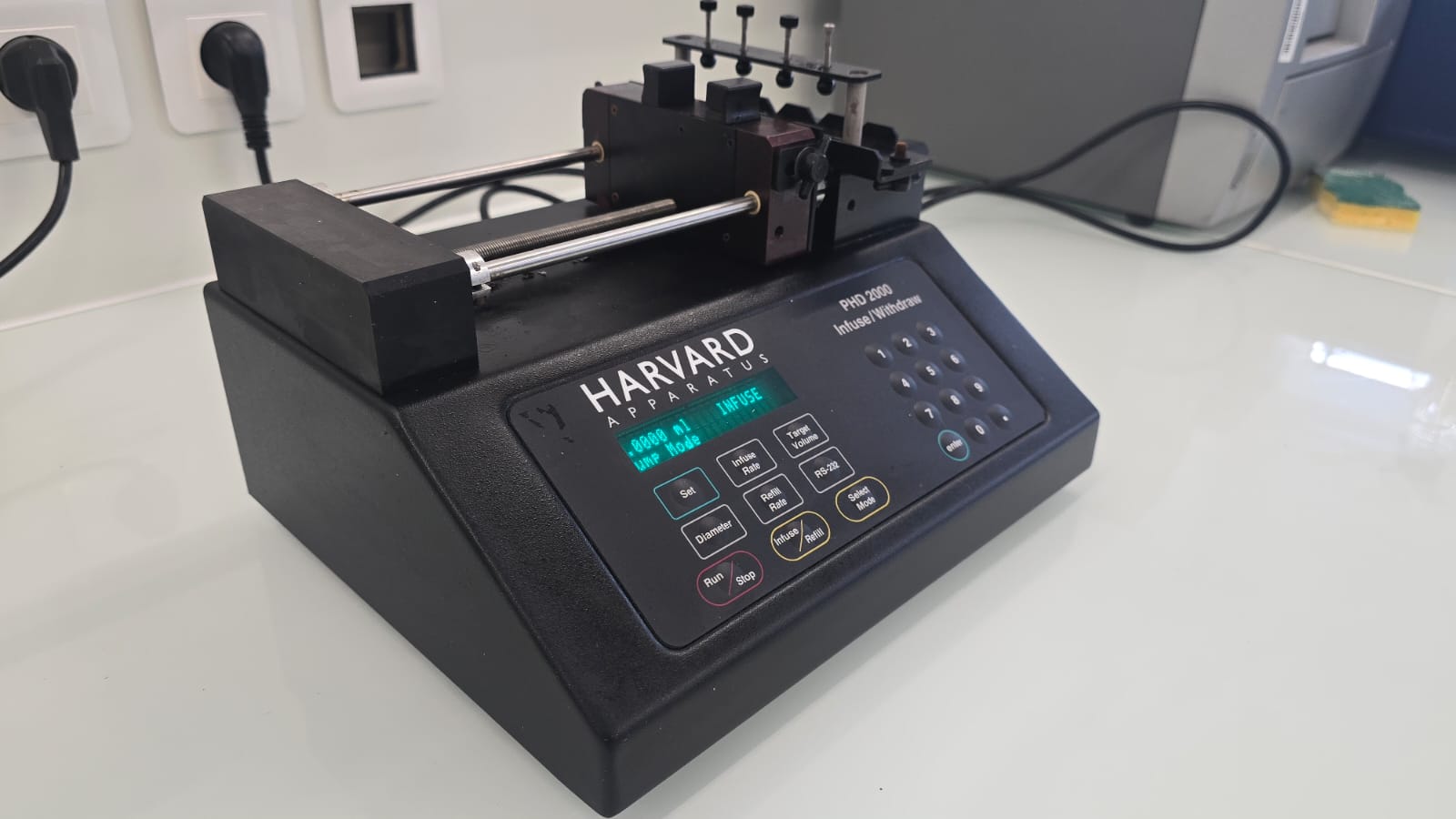 Pompe à seringue programmable PHD2000 de Harvard – Image 4
